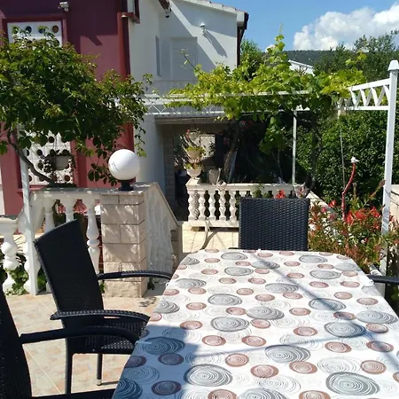 Apartment By The Sea Vinisce, Trogir - 10241 Vinisce