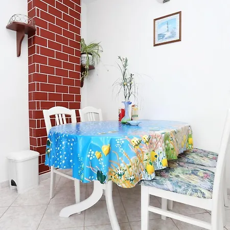 Apartment By The Sea Vinisce, Trogir - 10241 *